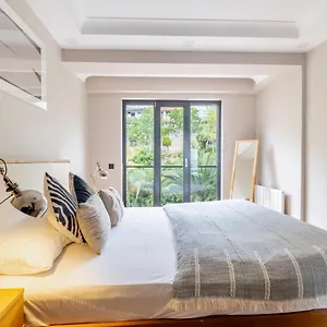 https://new-and-modern-flat-with-sea-view.istanbul-turkeyhotels.com